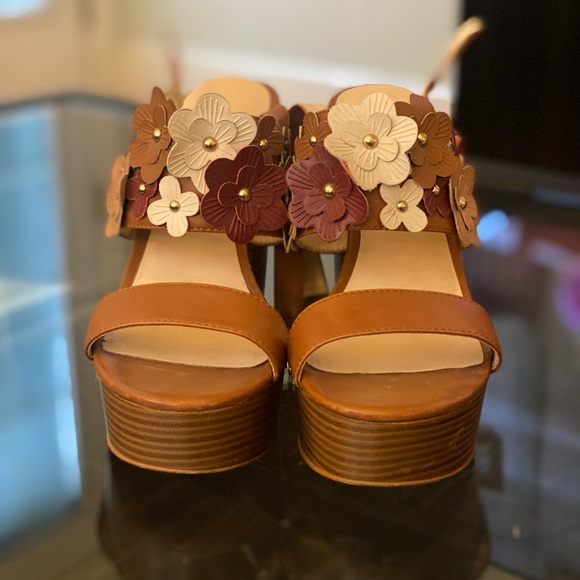Nine West floral sandals - Picture 2 of 7